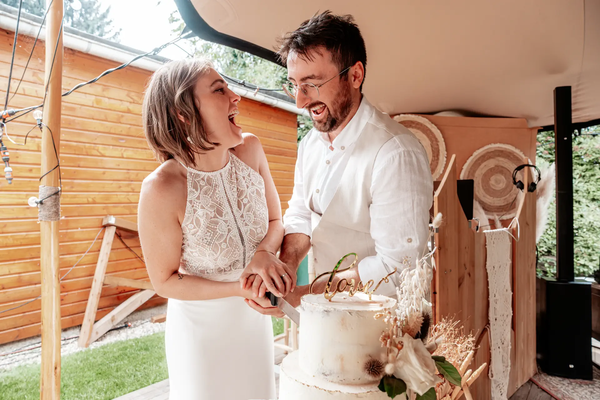 Featured image for “Handys auf der Hochzeit: Warum ihr eure Gäste bitten solltet, sie wegzupacken”