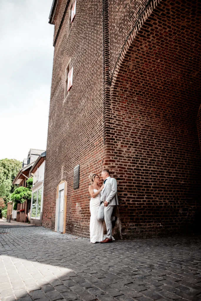 Brautpaarshooting von Steffi & Sebastian in der Altstadt von Monheim