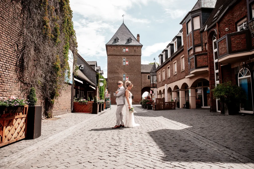 Brautpaarshooting Steffi & Sebastian in der Altstadt Monheim