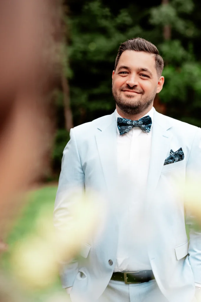 Brautpaarshooting nach der Trauung mit einem strahlenden Gianotta in Mettmann